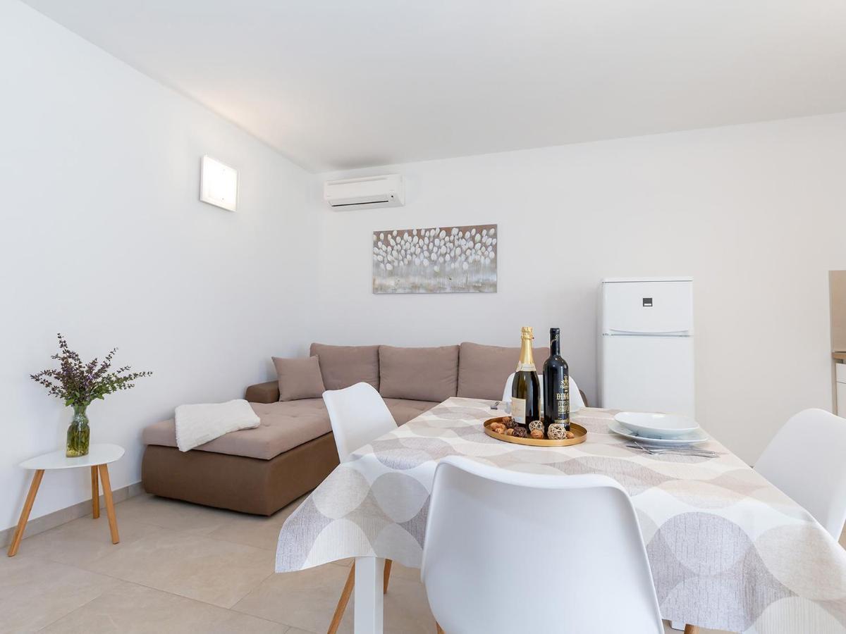 Villa Gioia Apartment With Terrace Porec Exterior photo